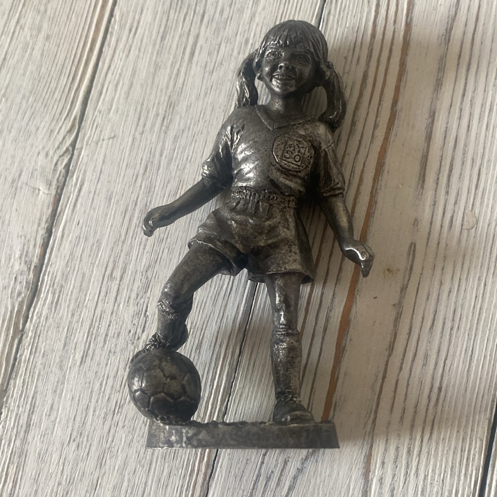 ⚽️AYSO Ray Lamb Perth Pewter Vintage Little Girl AYSO Soccer Player W/ball 1979